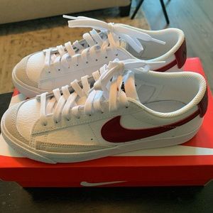 Nike Blazer Low, Size 5 (GS)